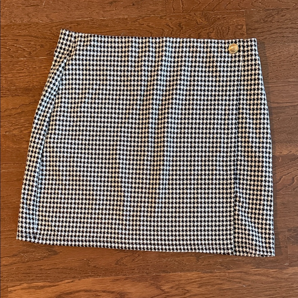 Classic Houndstooth Mini Skirt - Black & White